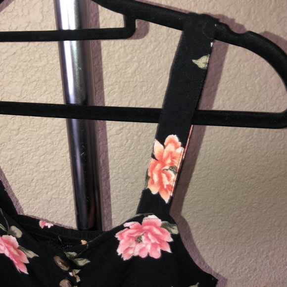 American Eagle Crop Flower Black Top - Picture 4 of 8